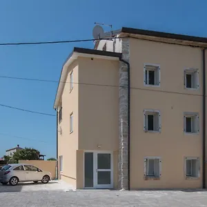 Lana House With , Petrovija Kroatien